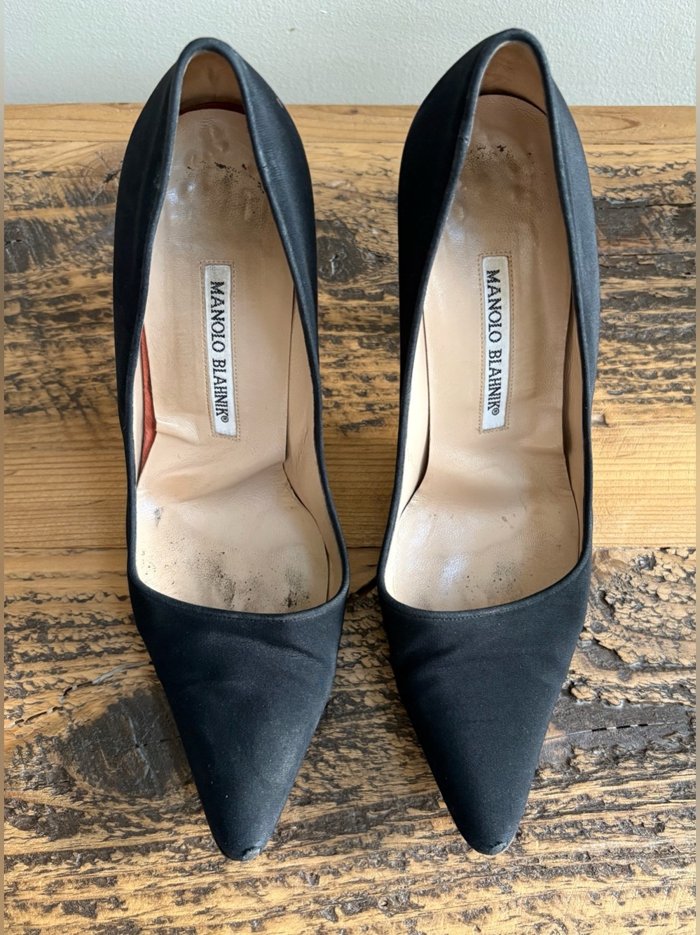 Manolo Blahnik Black Satin Pointed Toe Kitten Heel Pumps Size 35.5
